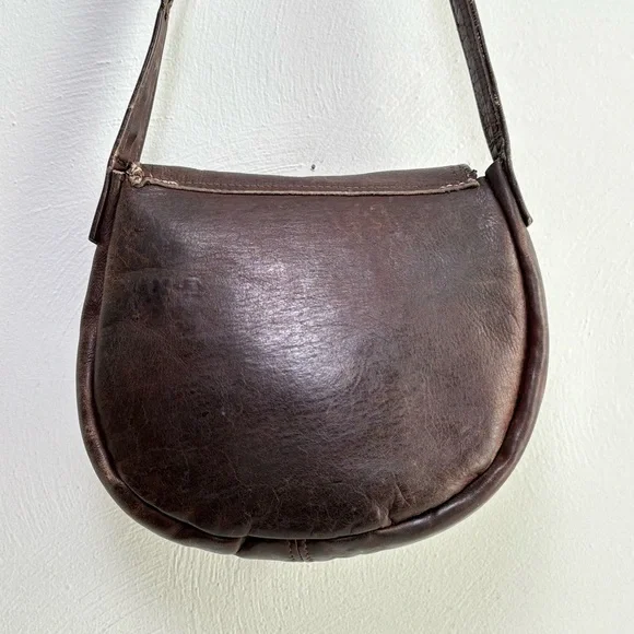 Vintage artisan handmade boho minimalist distressed genuine leather shoulder bag - Picture 7 of 17